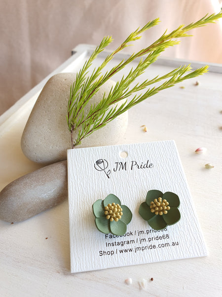 Cheerful buttercup flower stud earrings (mysterious green)