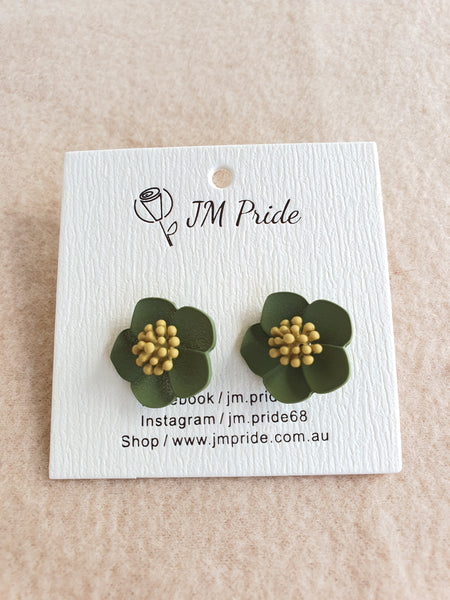 Cheerful buttercup flower stud earrings (mysterious green)