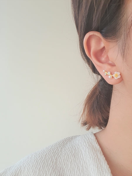 Little Bloom Curve Bar Stud Earrings - Gold/ Silver